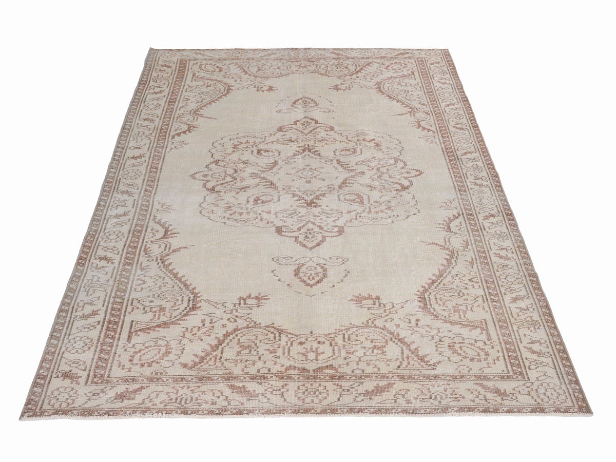 8120, Turkish Manisa Area Rug