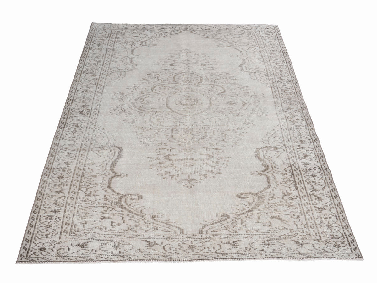 8212, Turkish Manisa Area Rug