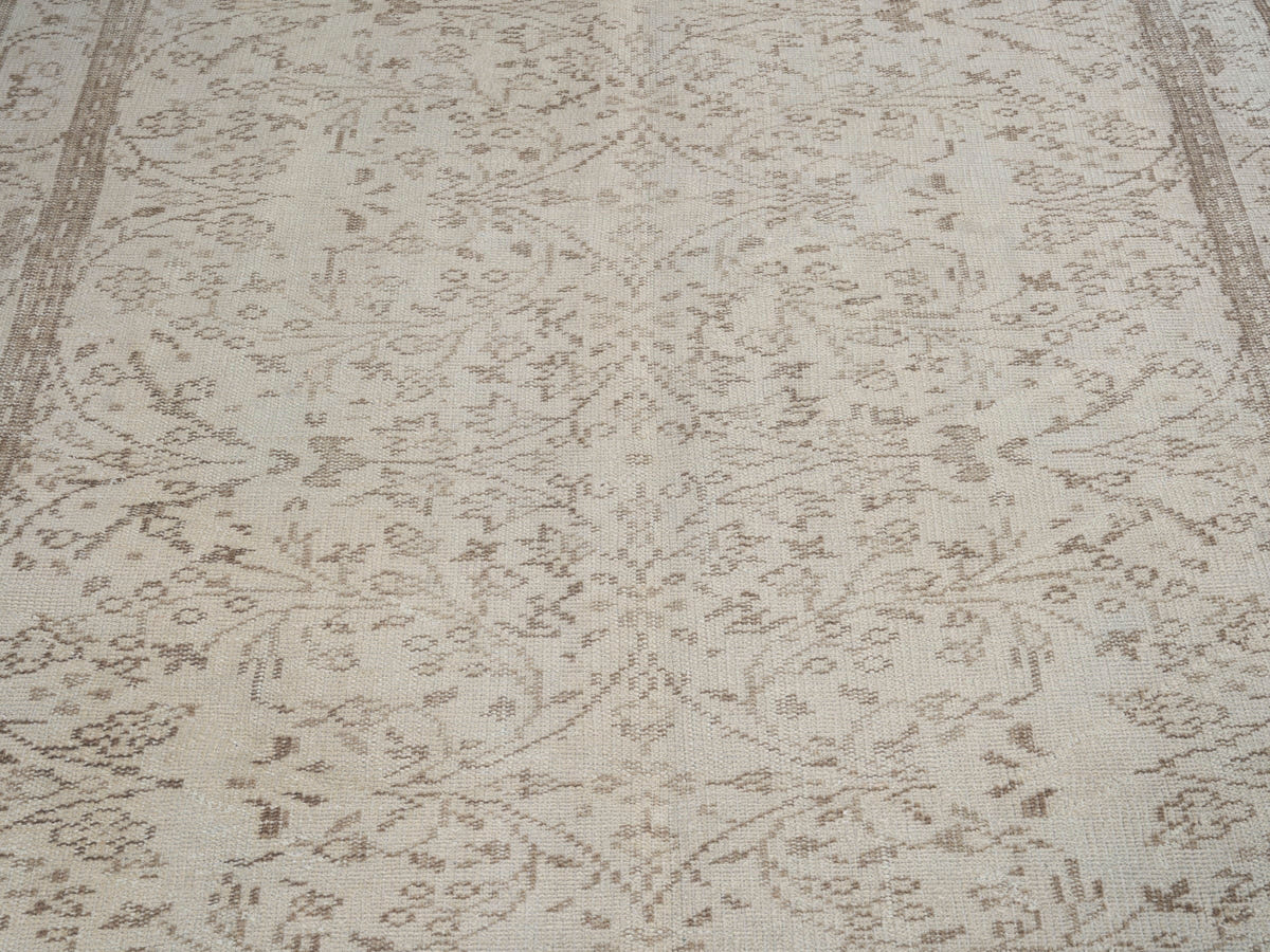 8222, Turkish Manisa Area Rug