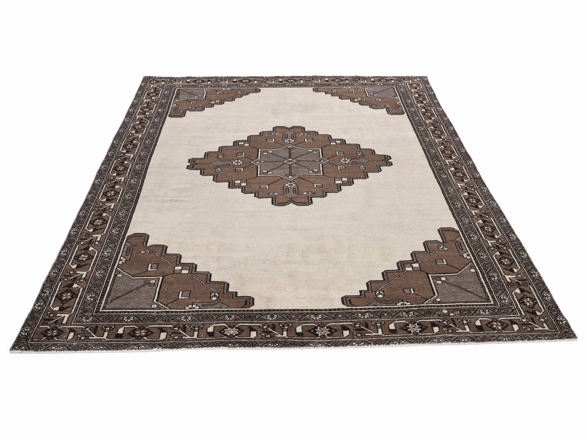 9010, Persian Ferdos Oversized Rug