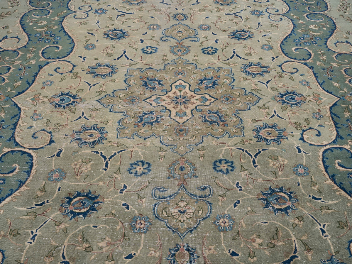 9031, Persian Kashan Oversized Rug