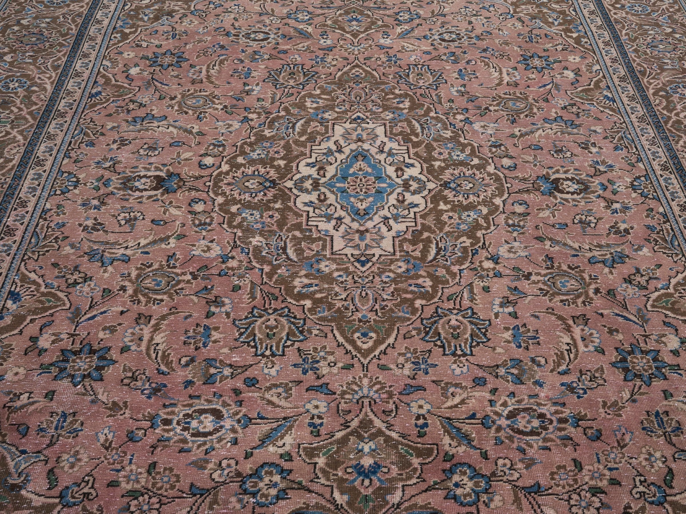 Persian Kashan oversized rug in dusty rose and antique gold, view 4 of 15