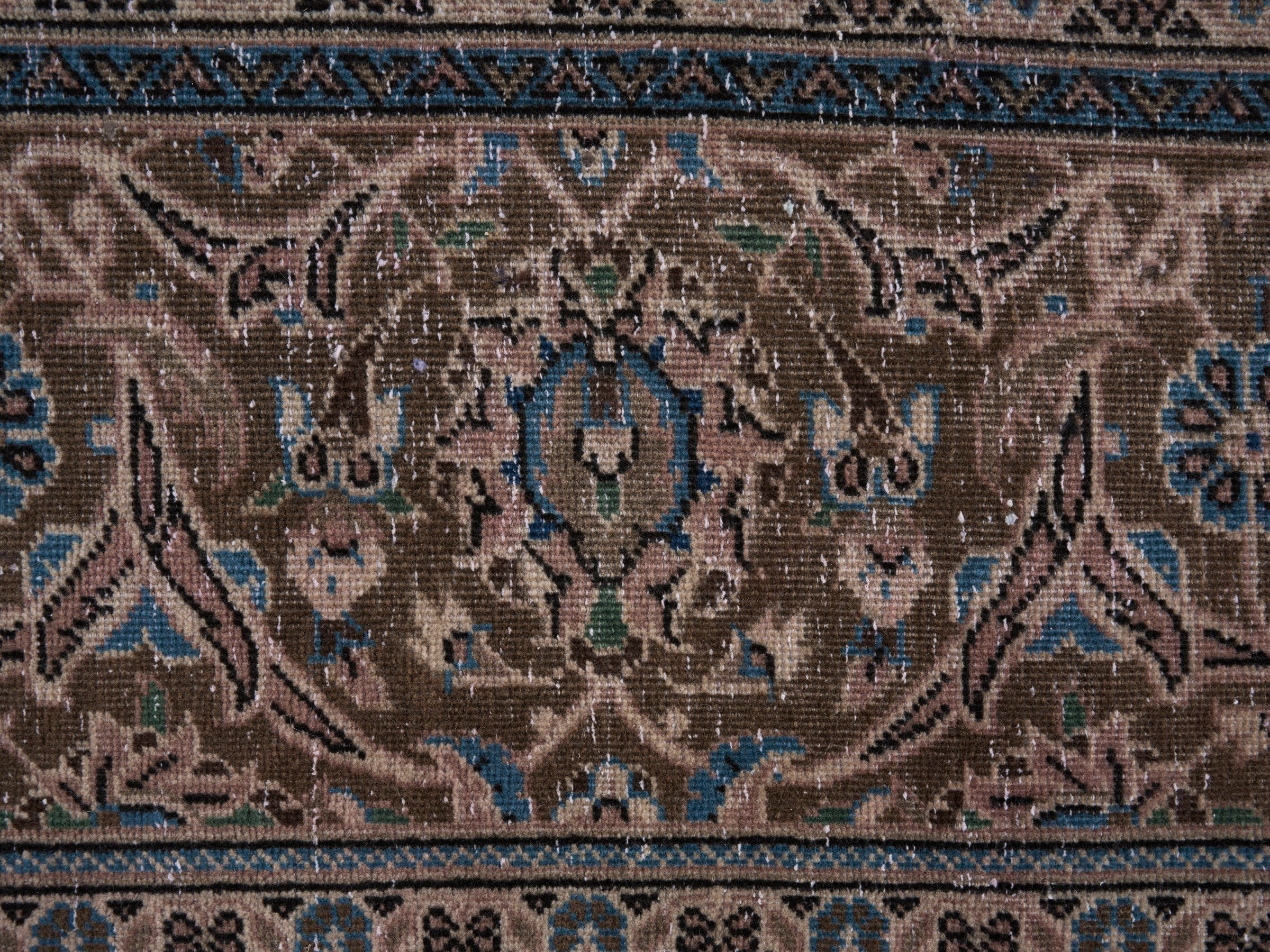 Persian Kashan oversized rug in dusty rose and antique gold, view 7 of 15