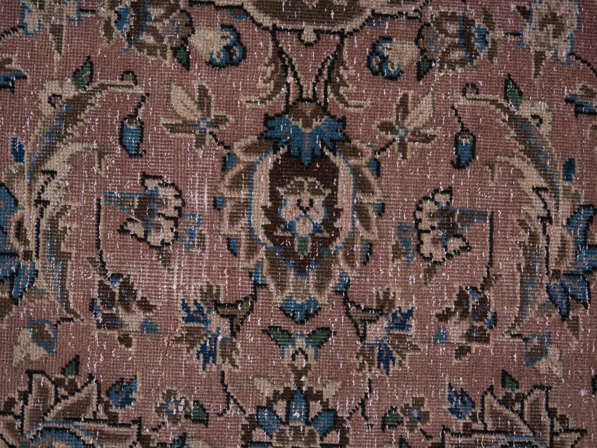 Persian Kashan oversized rug in dusty rose and antique gold, view 9 of 15