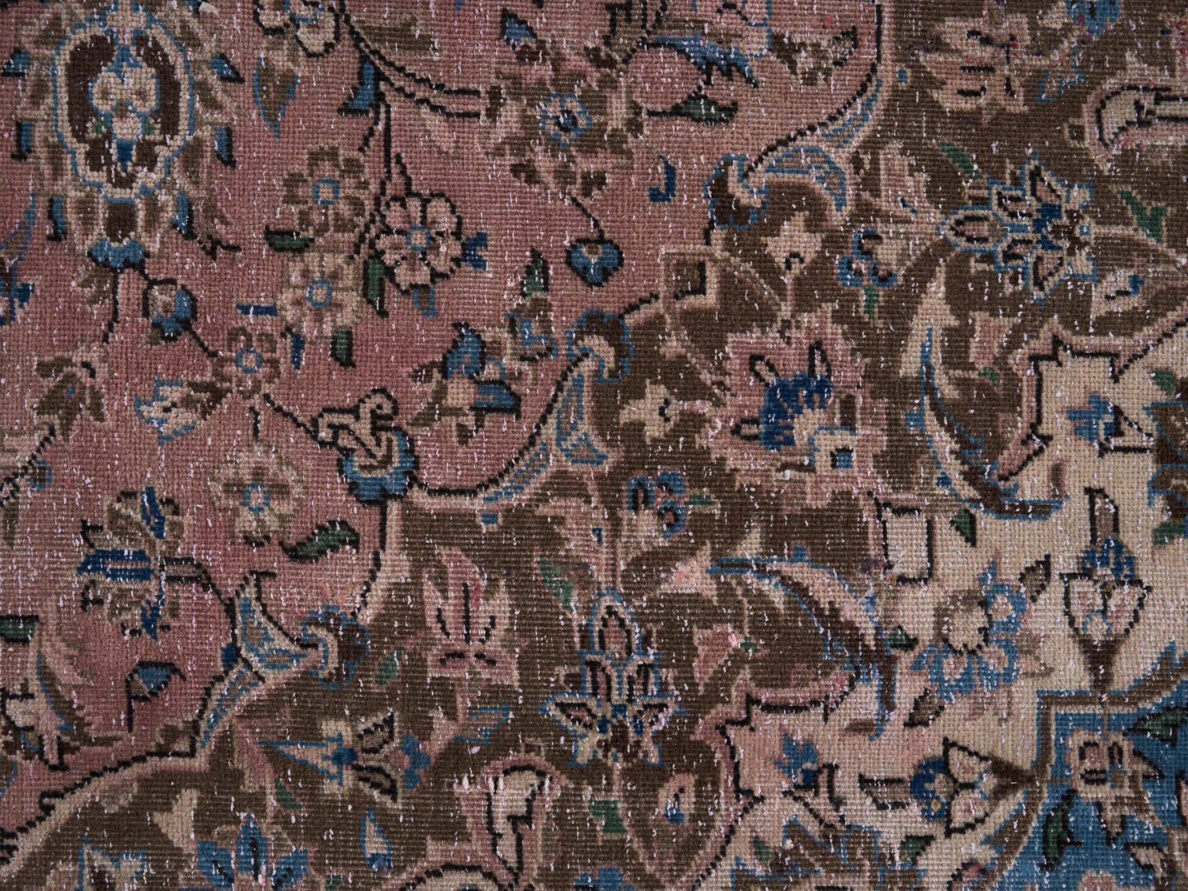 Persian Kashan oversized rug in dusty rose and antique gold, view 11 of 15