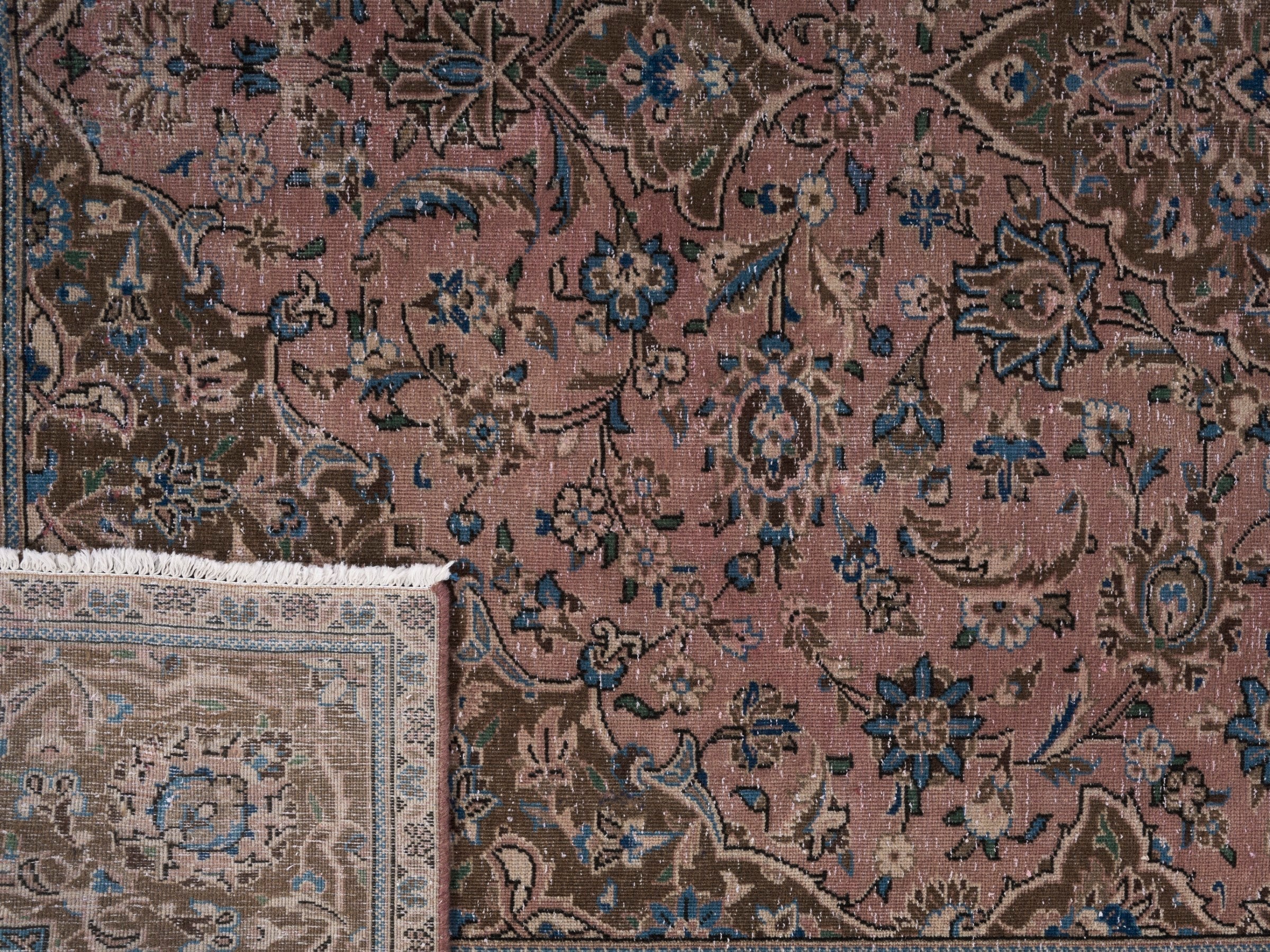 Persian Kashan oversized rug in dusty rose and antique gold, view 15 of 15