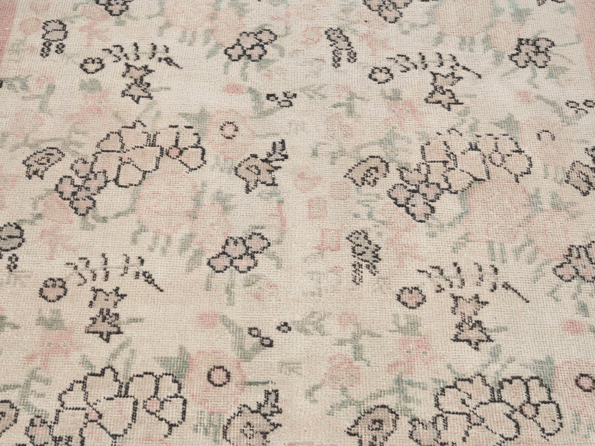 Turkish Isparta accent rug in cream and muted pink, view 4 of 10