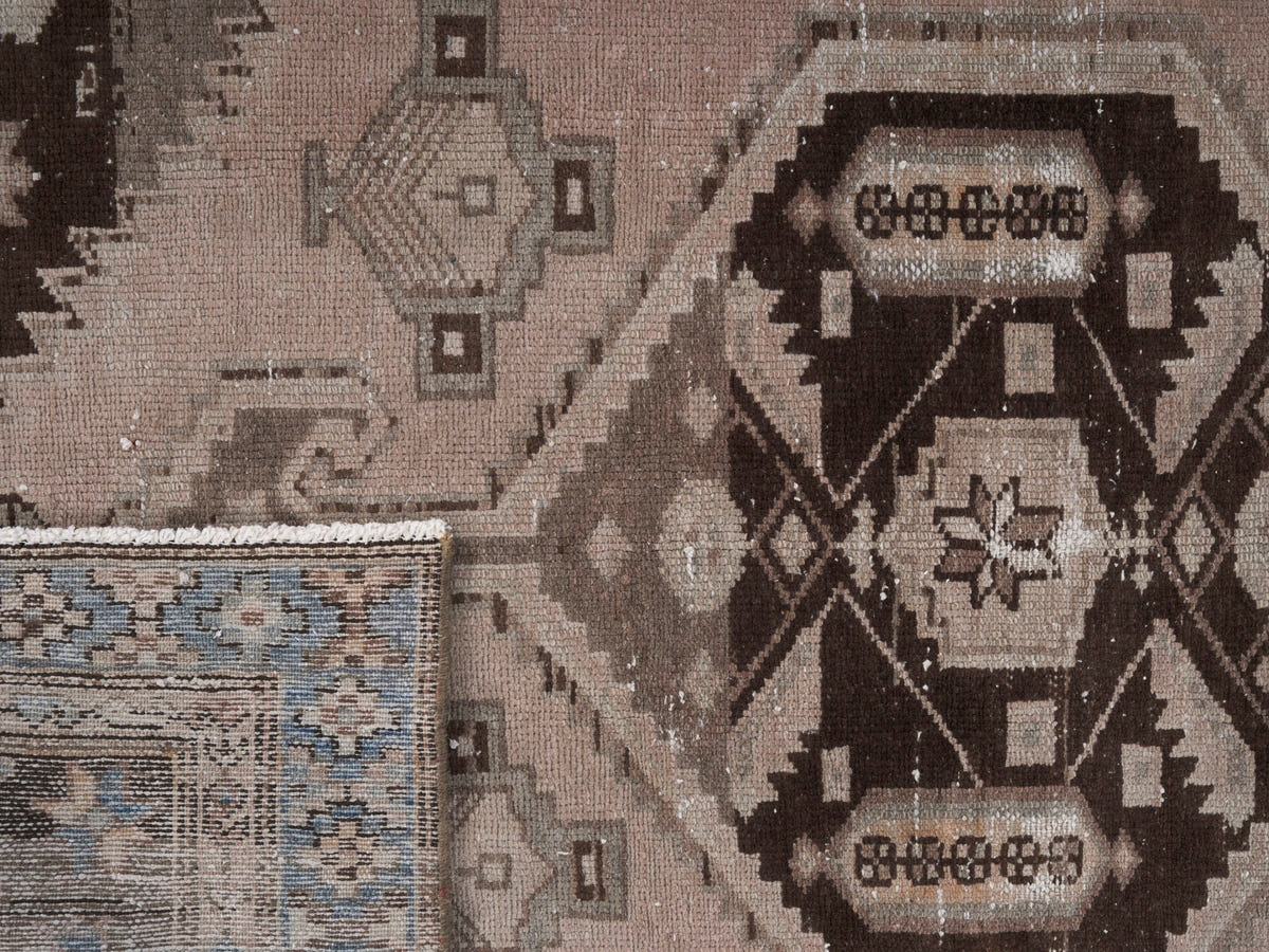 8952, Persian Zanjan Area Rug