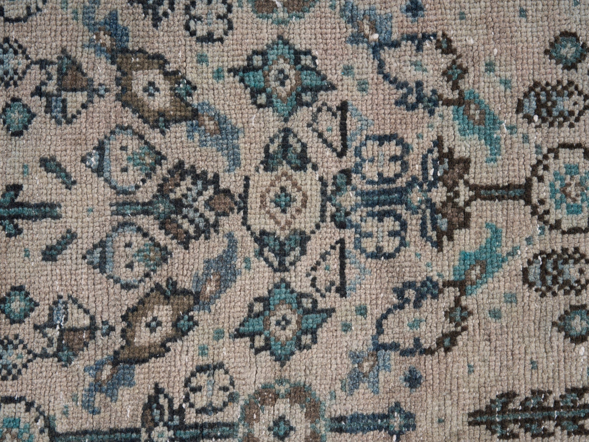 8957, Persian Arak Area Rug