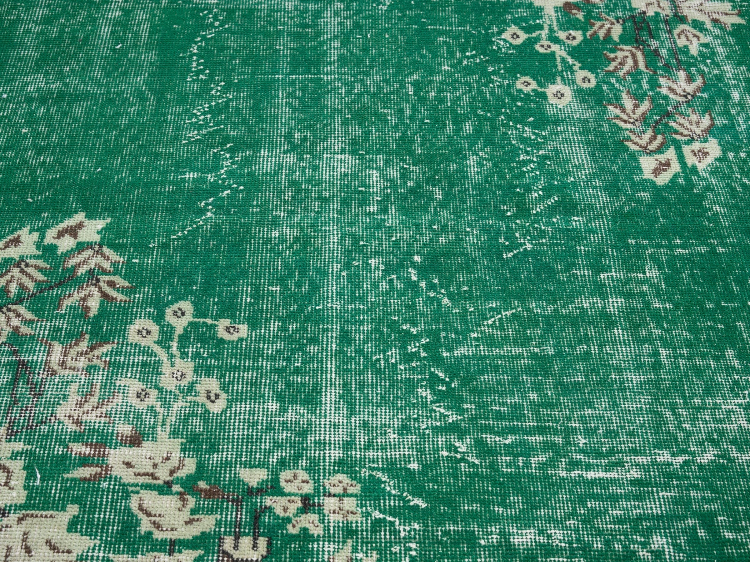 Turkish Isparta area rug in emerald and off-white, view 4 of 10
