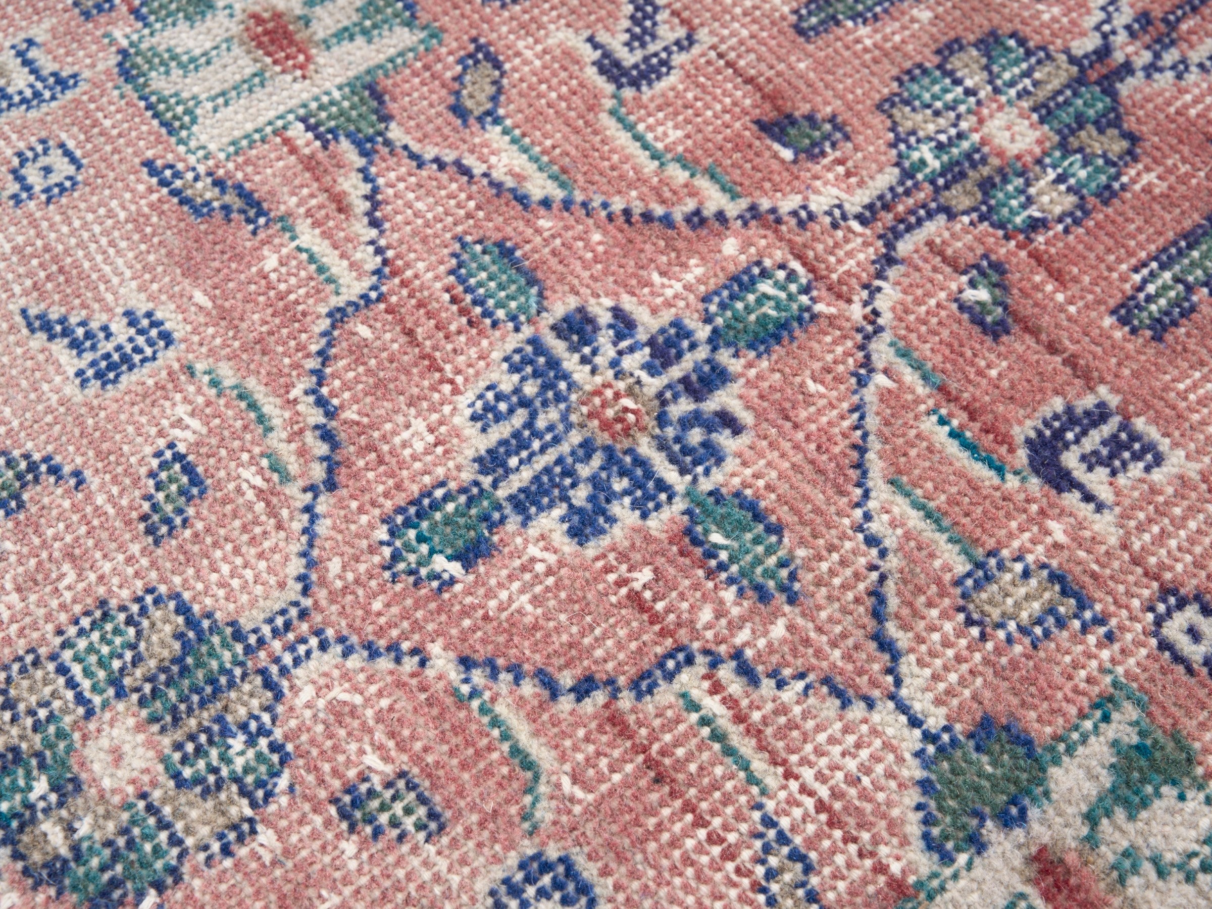 Turkish Isparta accent rug in rose and cream, view 7 of 10