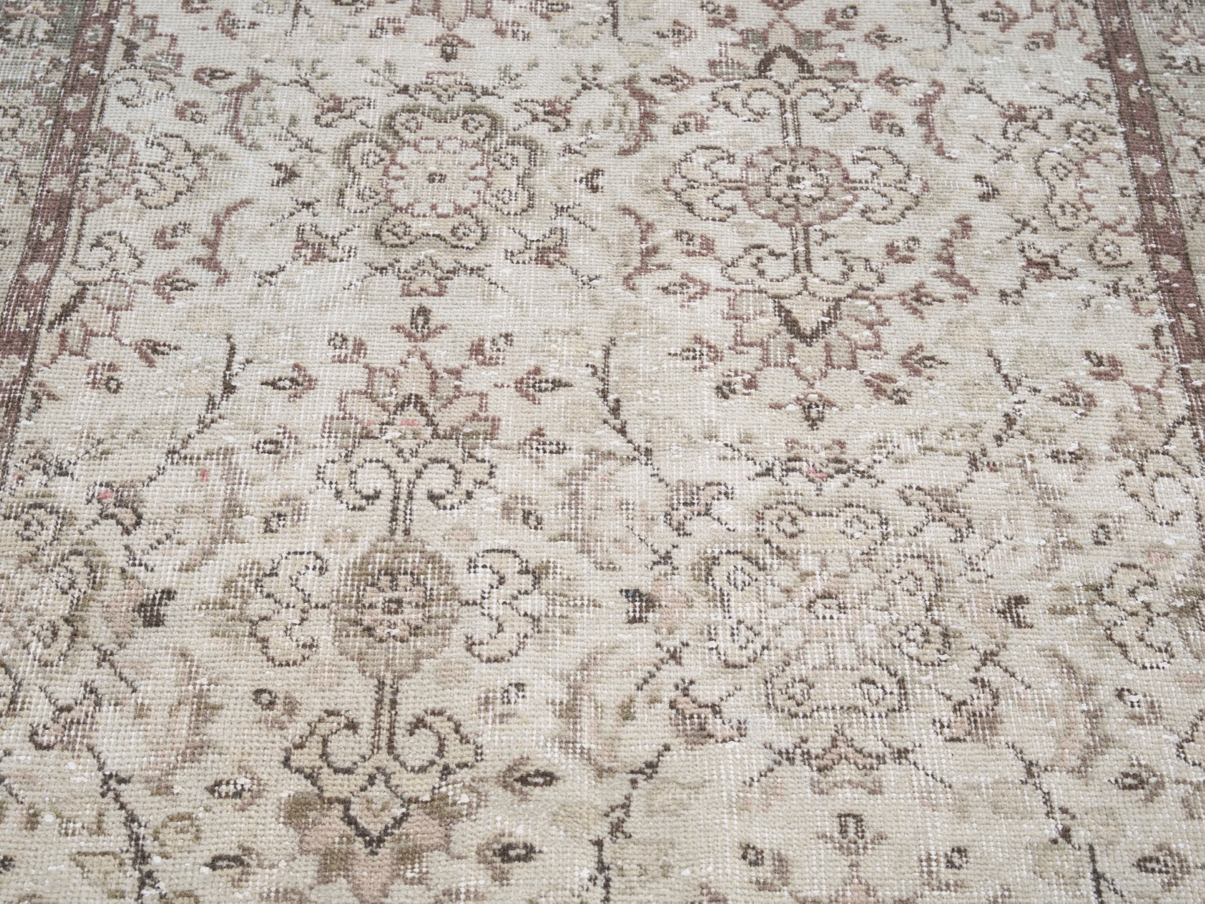 Turkish Isparta accent rug in ivory and greige, view 4 of 10