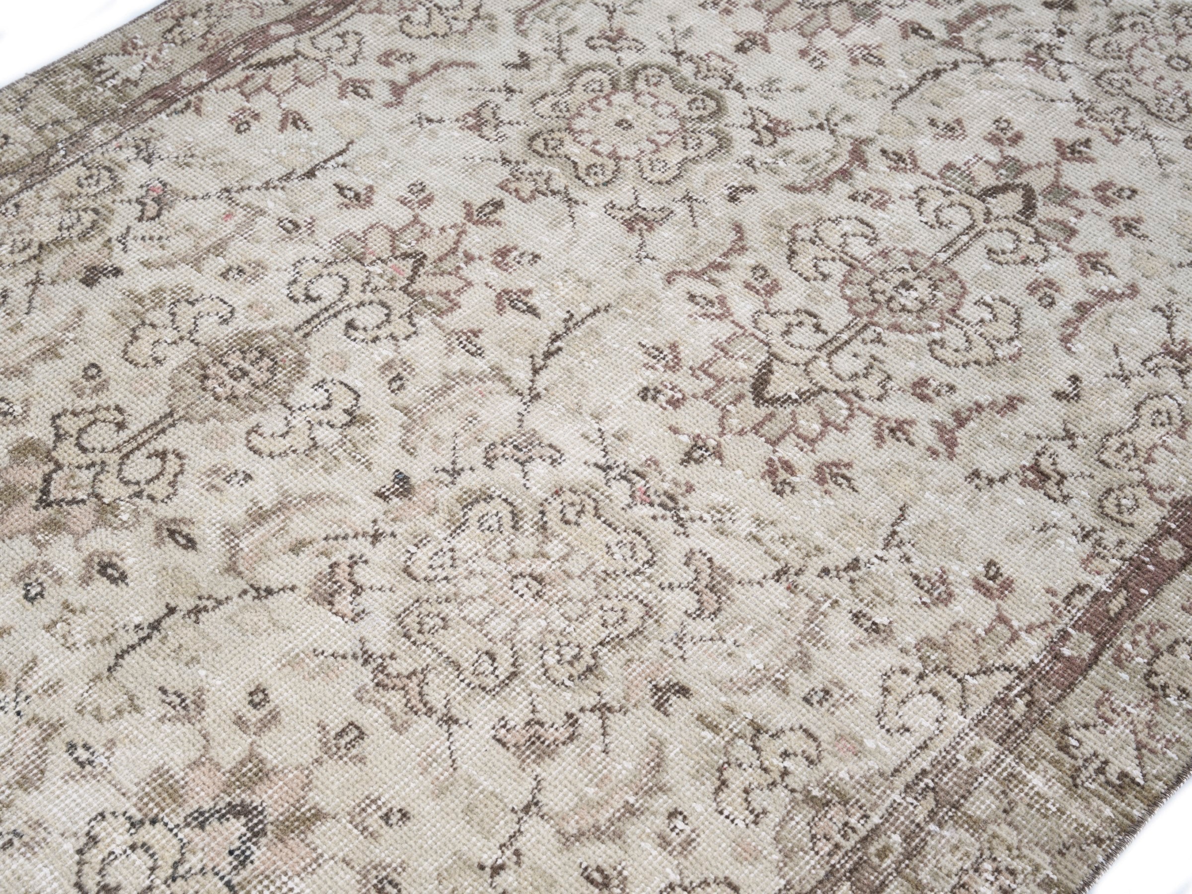 Turkish Isparta accent rug in ivory and greige, view 5 of 10