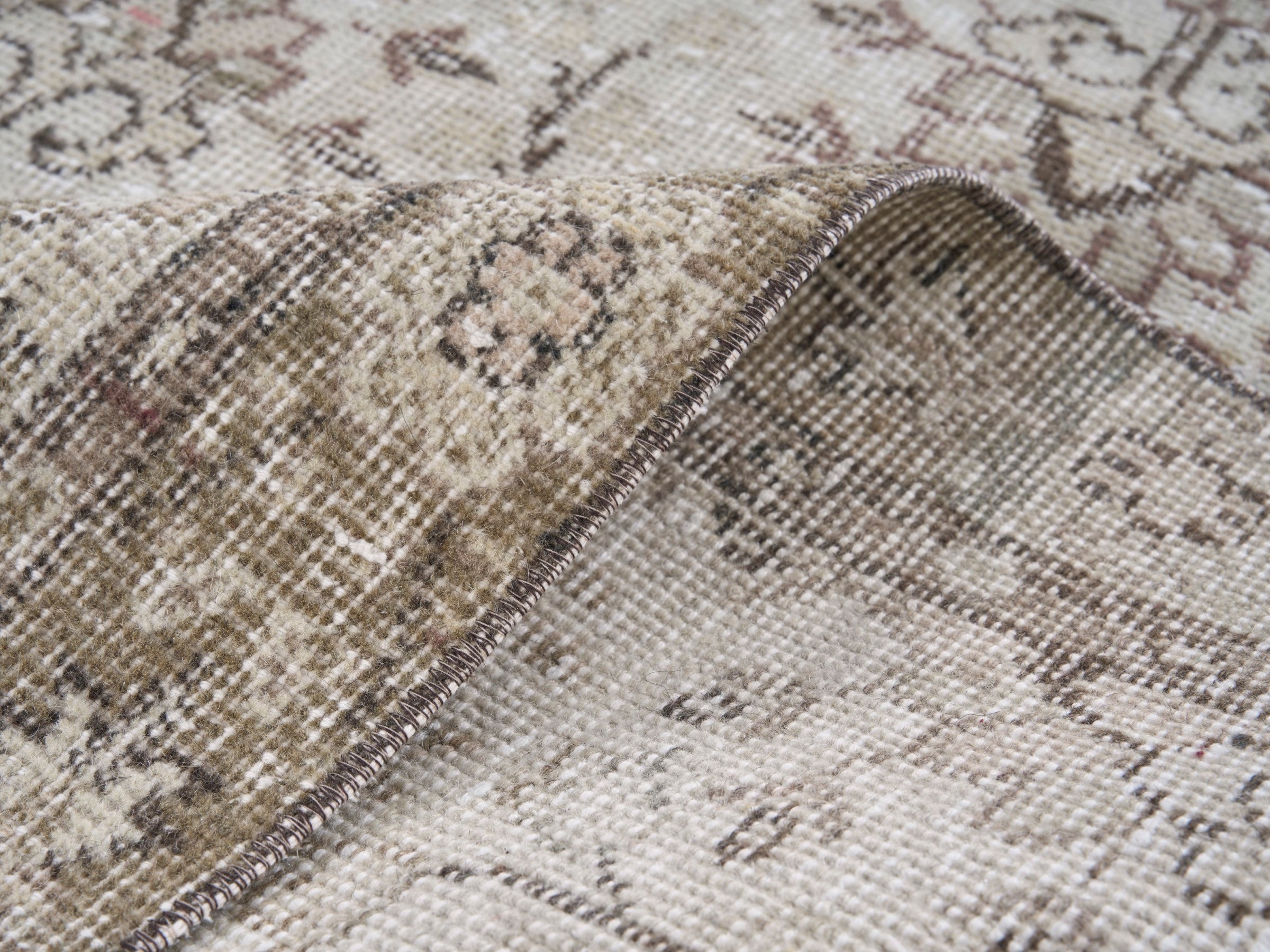 Turkish Isparta accent rug in ivory and greige, view 9 of 10