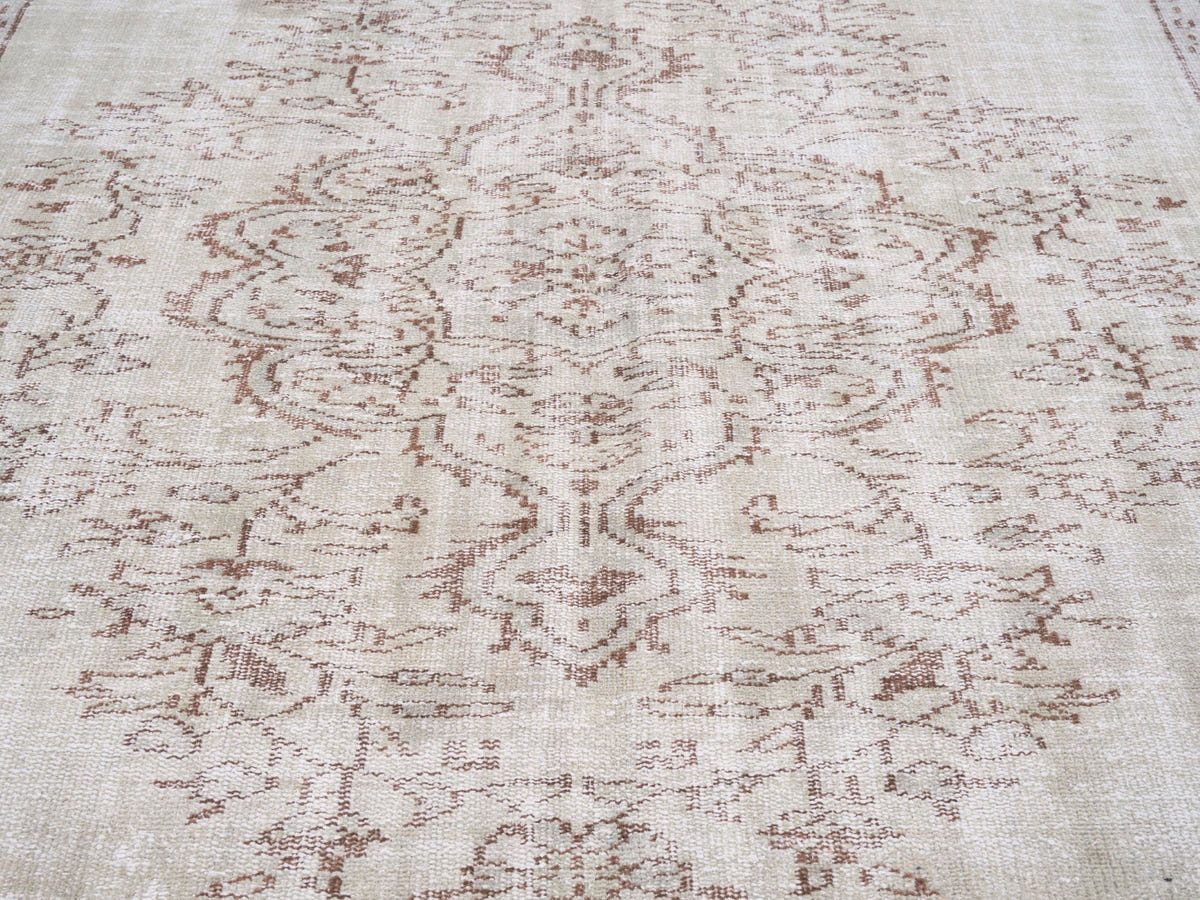 8582, Turkish Isparta Area Rug