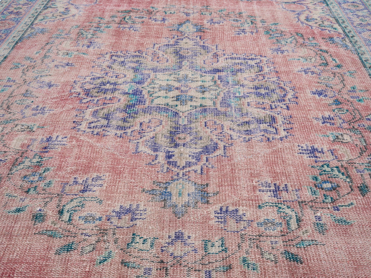 8637, Turkish Manisa Area Rug