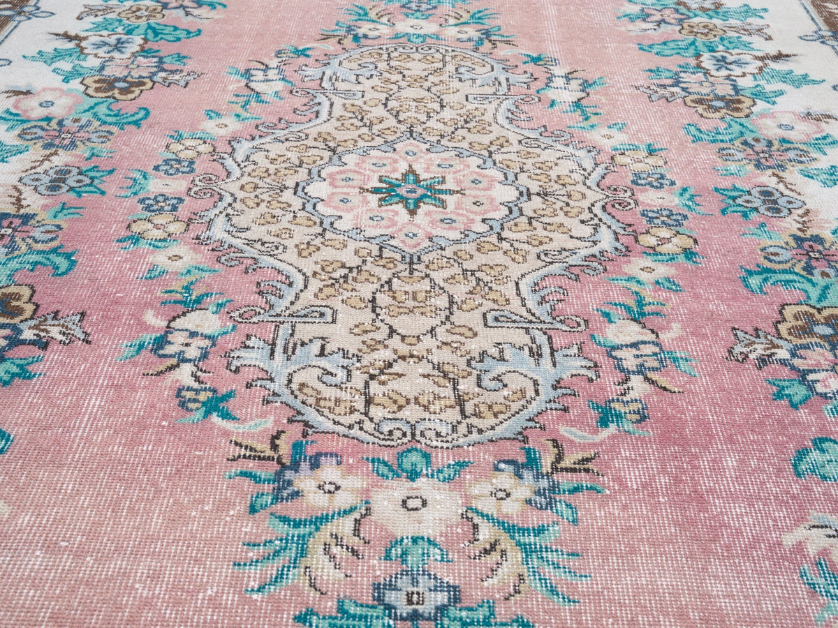 8622, Turkish Isparta Area Rug