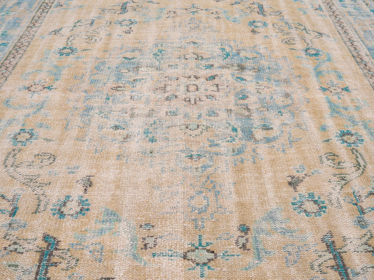 8572, Turkish Manisa Area Rug