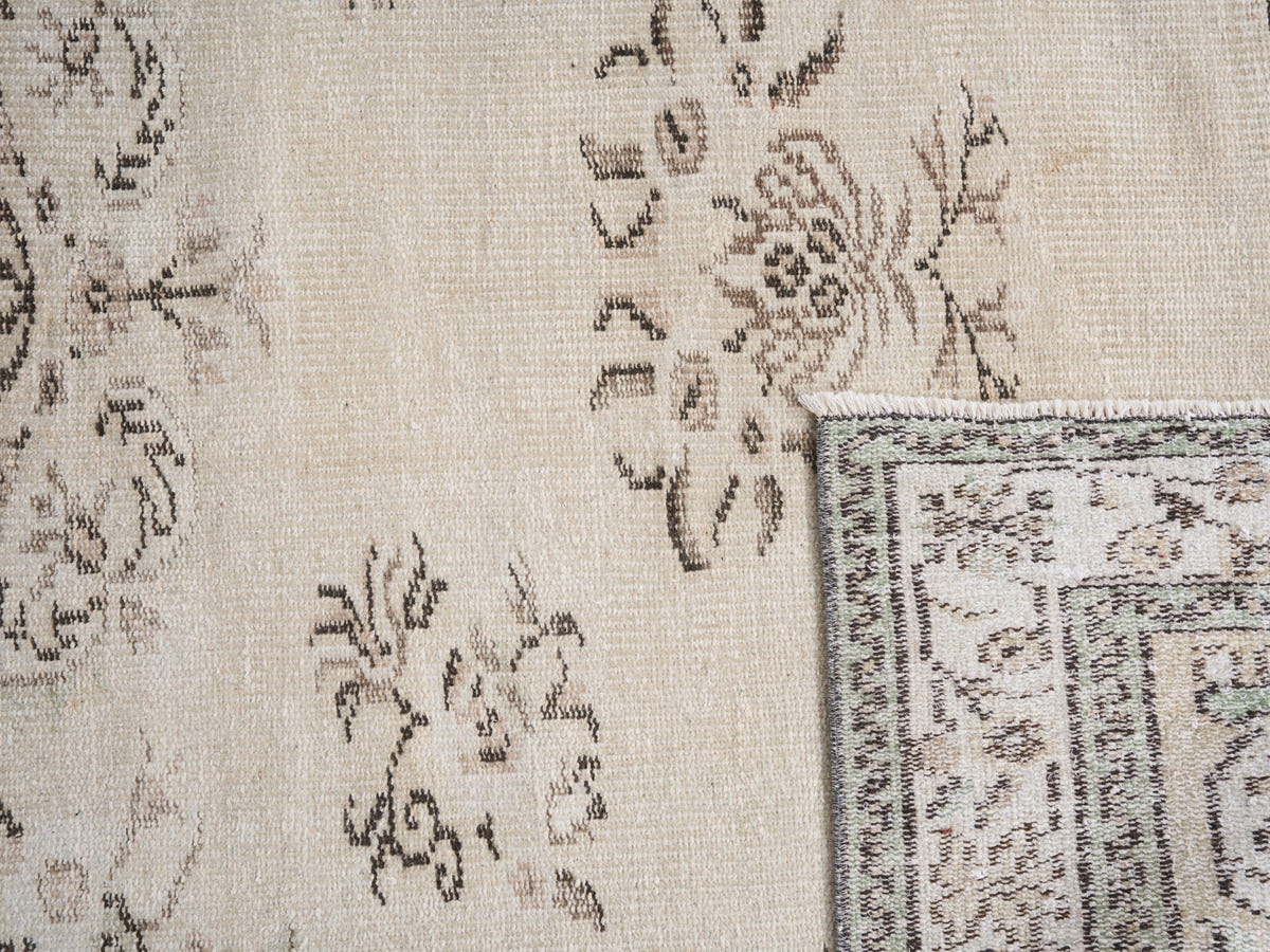 8190, Turkish Manisa Area Rug