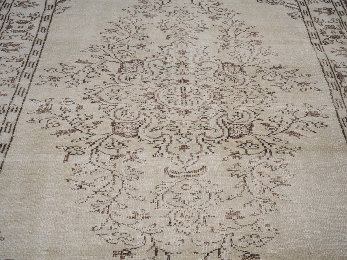 8185, Turkish Manisa Area Rug