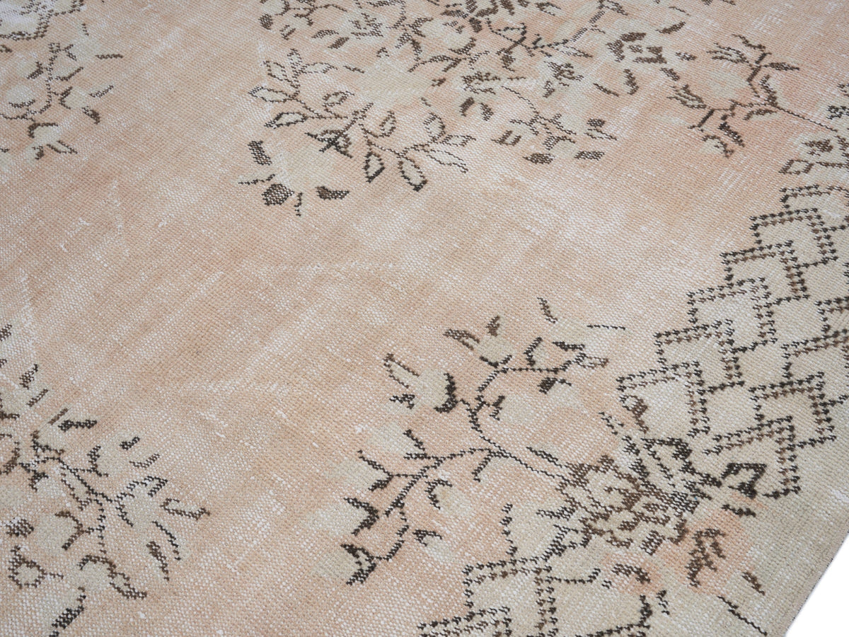 8146, Turkish Manisa Area Rug