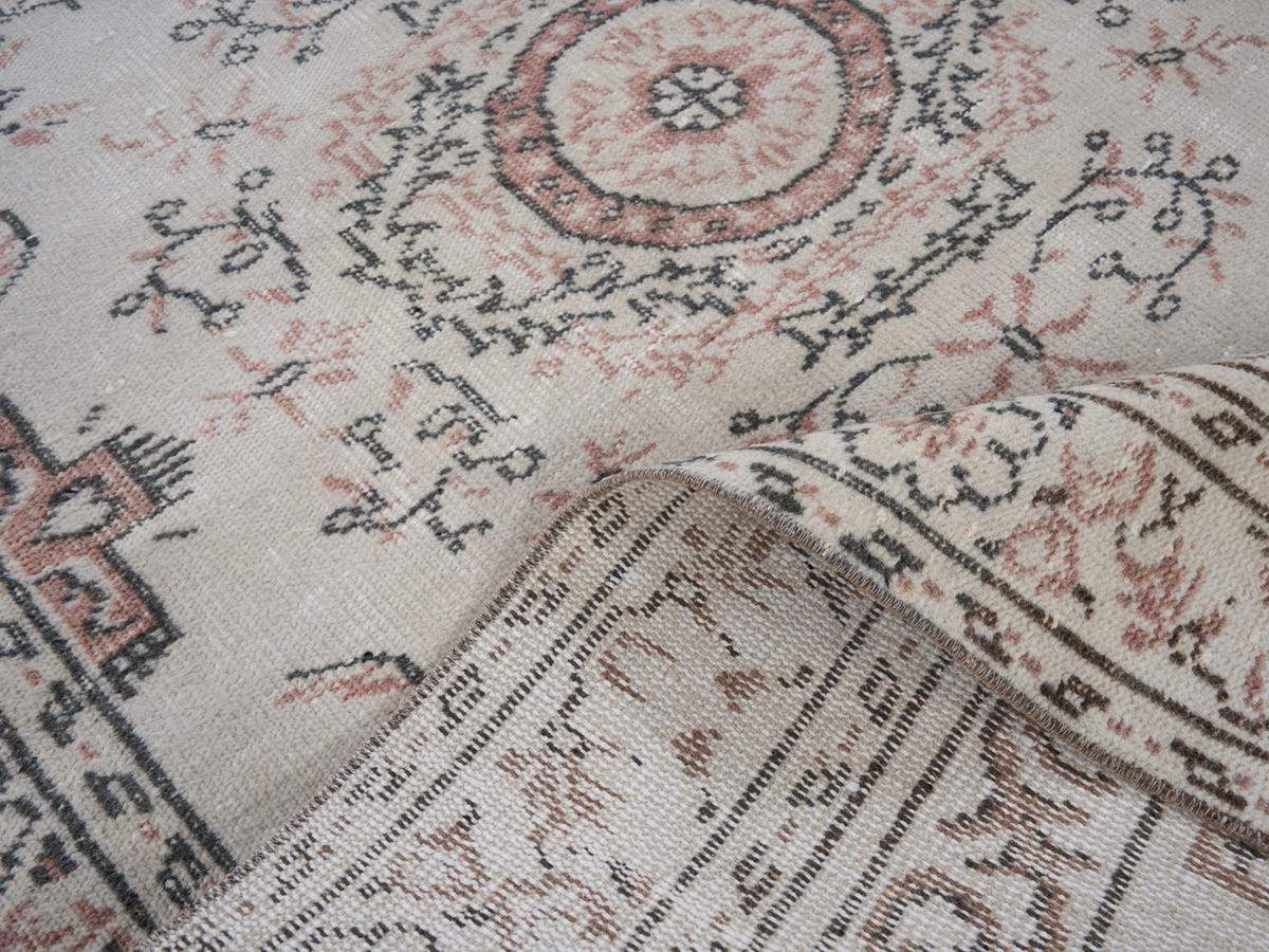 8213, Turkish Manisa Area Rug
