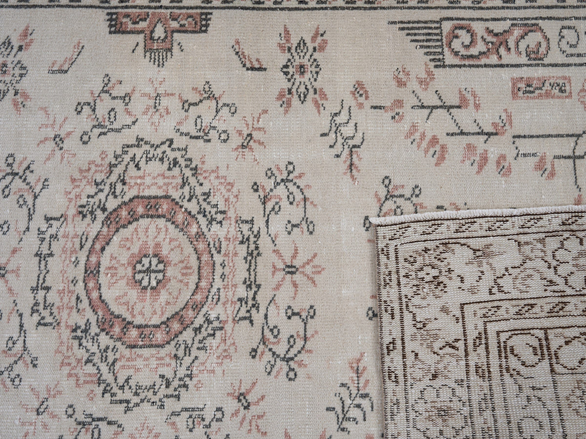 8213, Turkish Manisa Area Rug