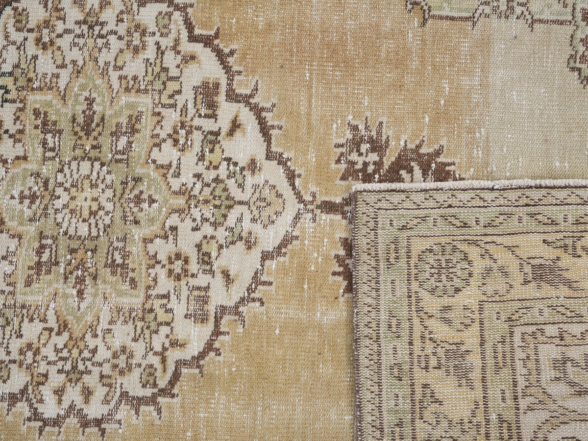 8172, Turkish Manisa Area Rug
