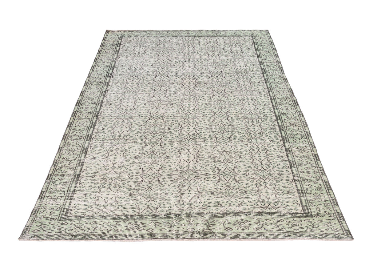 8486, Turkish Manisa Area Rug