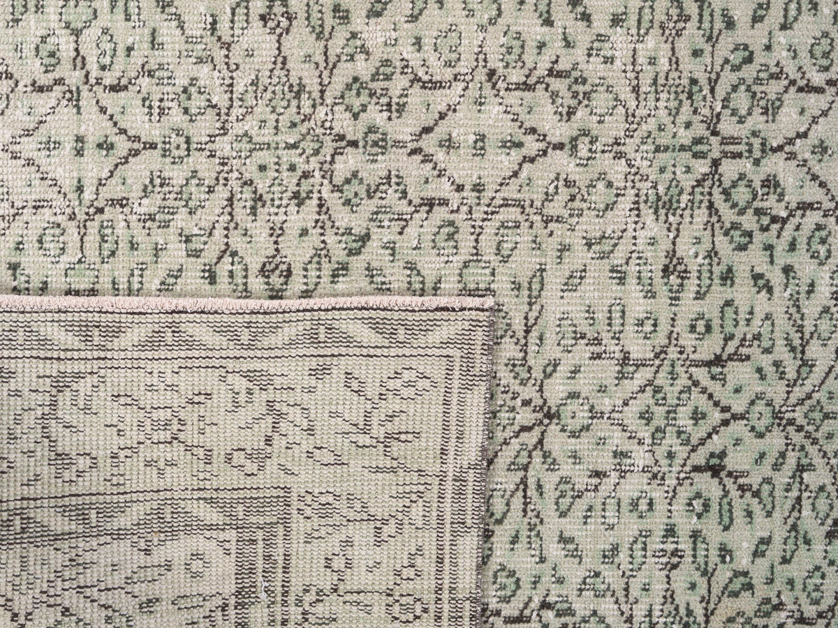 8486, Turkish Manisa Area Rug