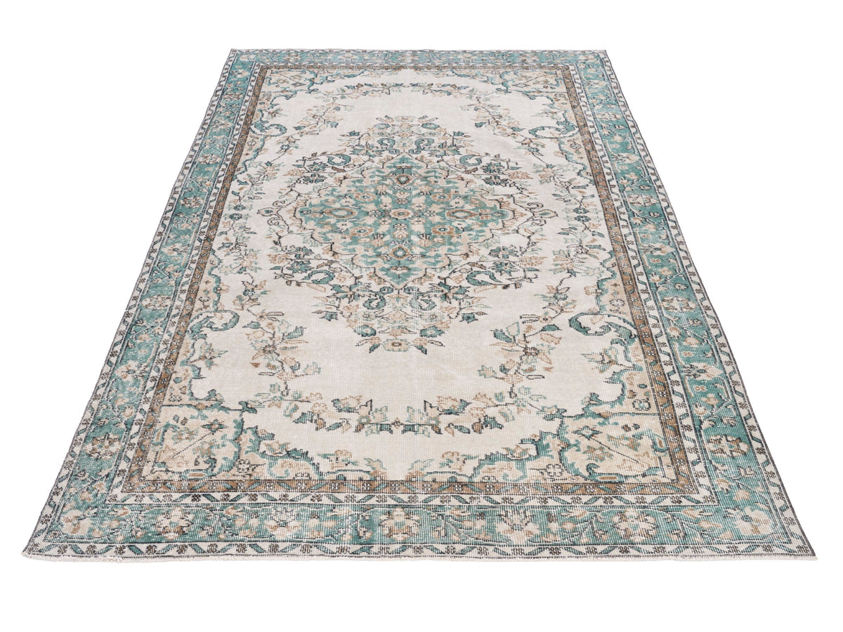 8452, Turkish Isparta Area Rug