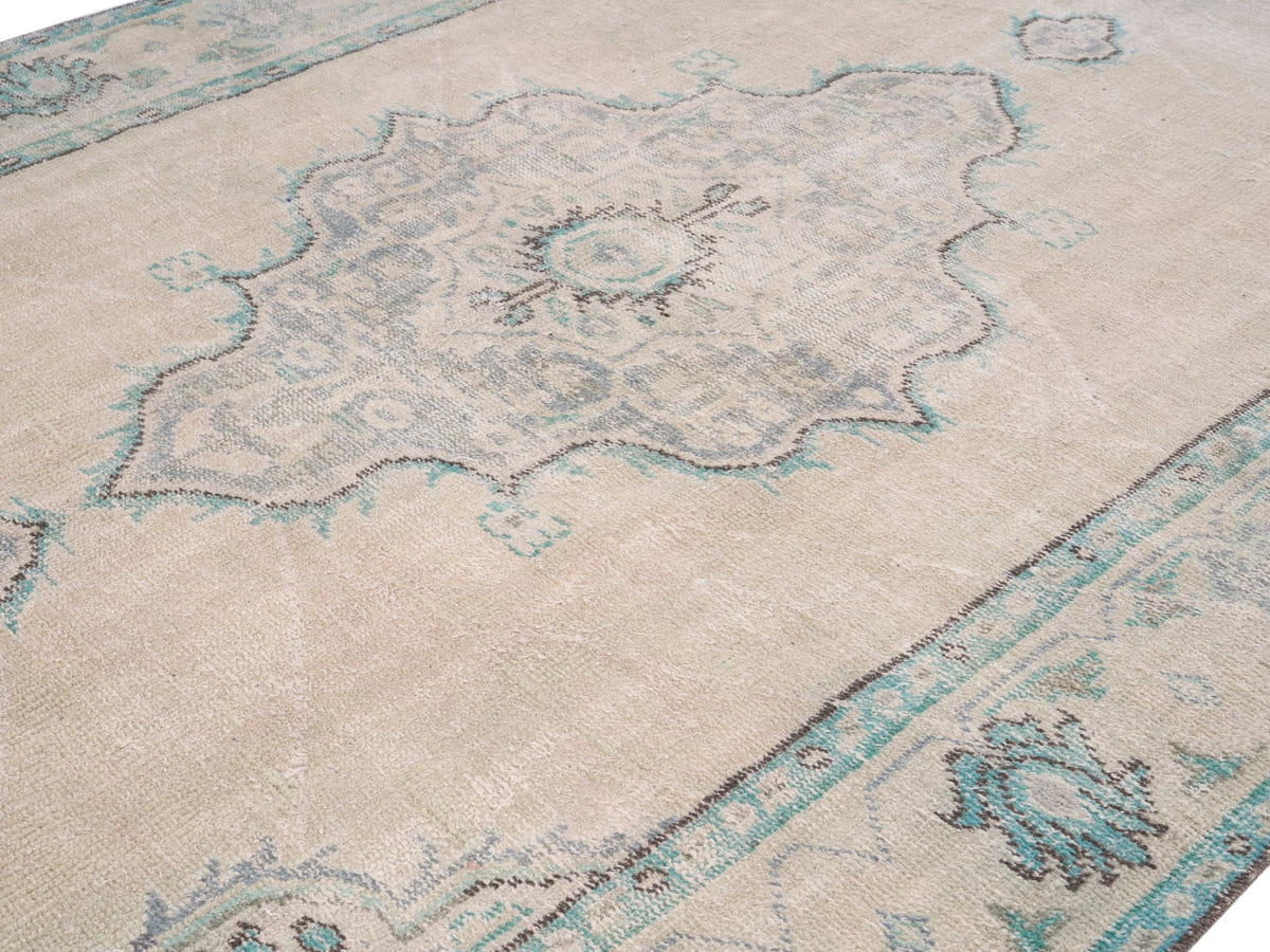 8495, Turkish Manisa Area Rug