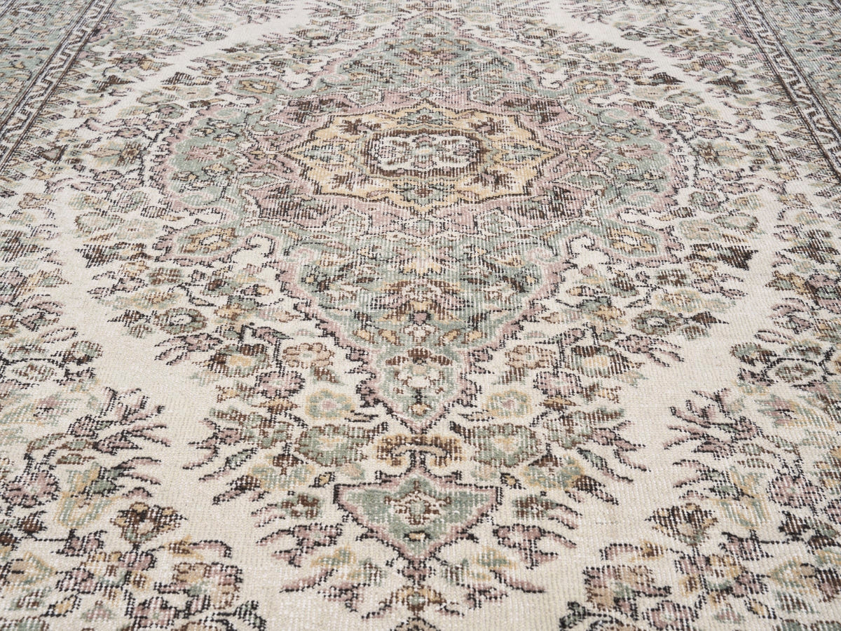 8483, Turkish Isparta Area Rug