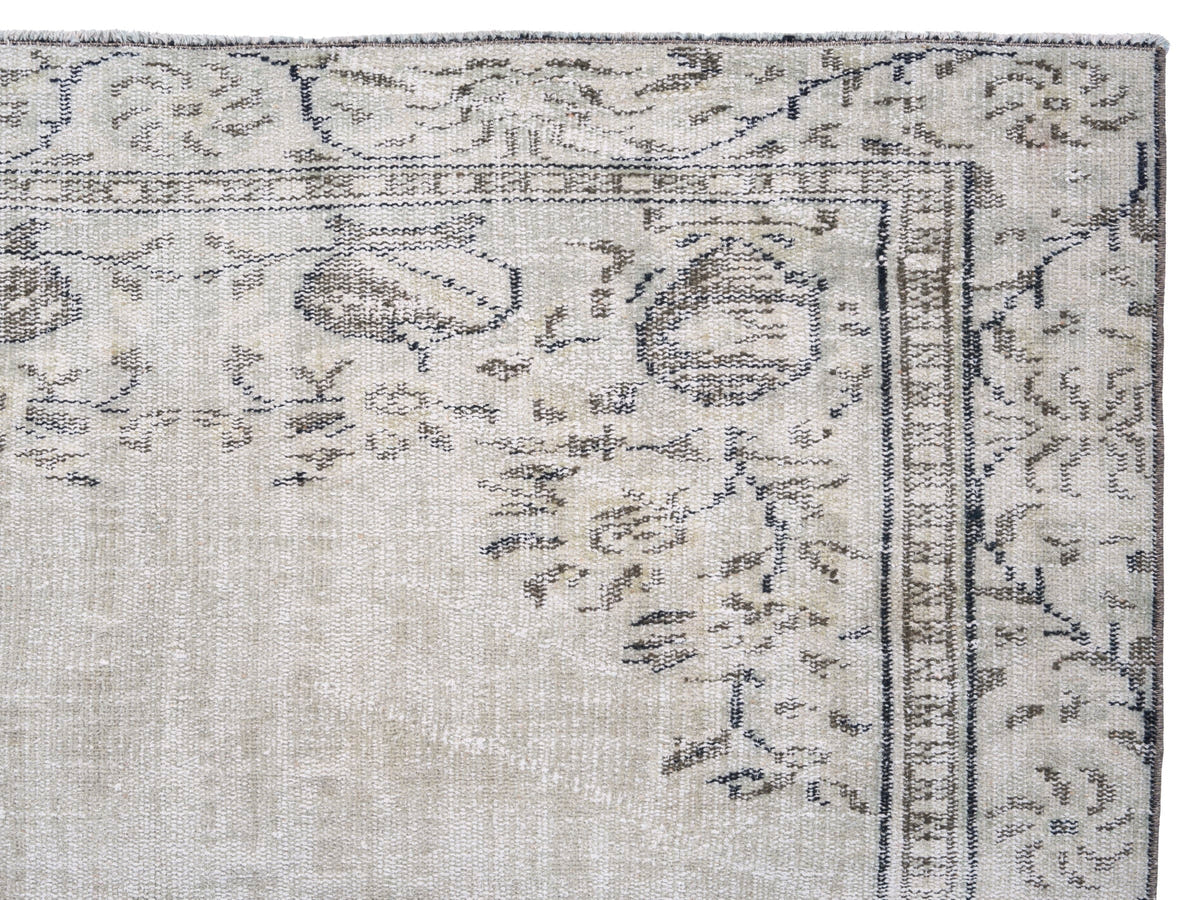 8648, Turkish Manisa Area Rug