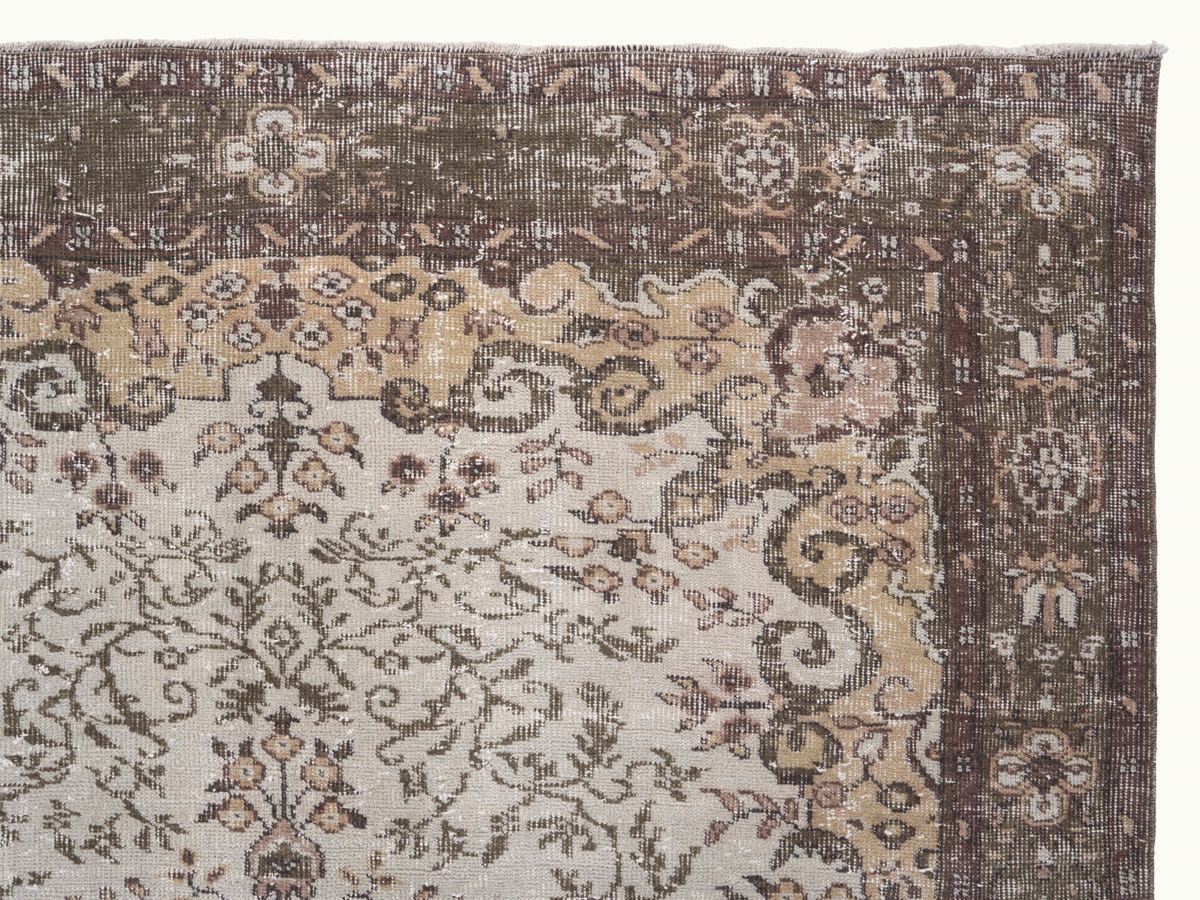 8722, Turkish Isparta Area Rug