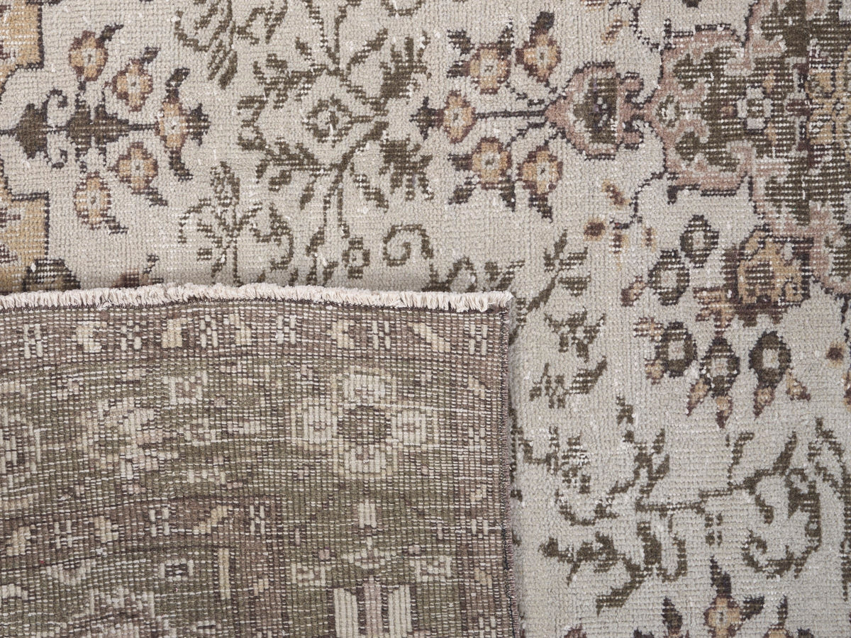 8722, Turkish Isparta Area Rug