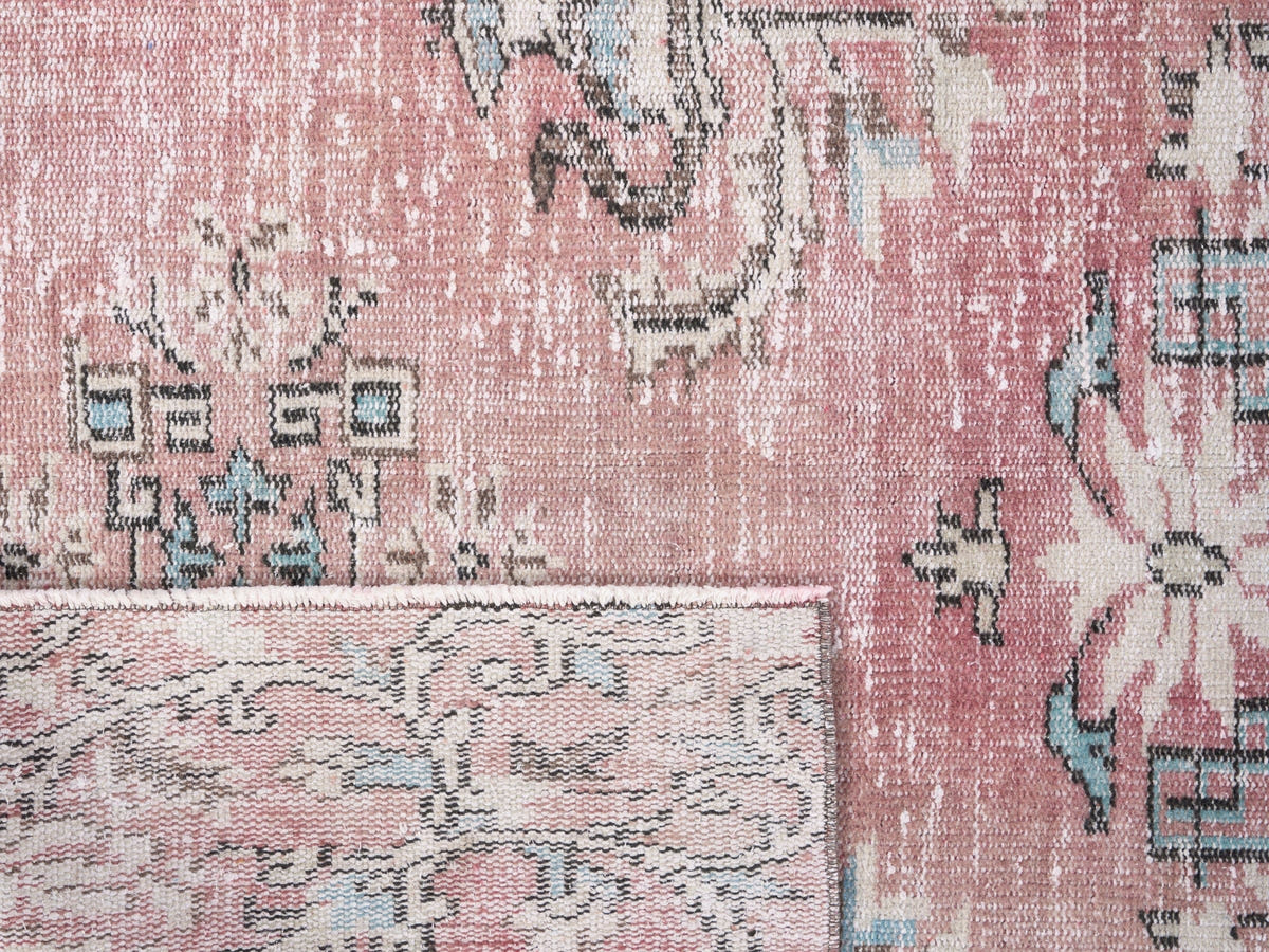8711, Turkish Manisa Area Rug