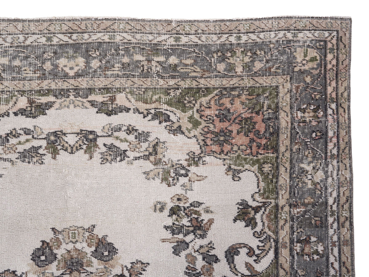 8680, Turkish Isparta Area Rug