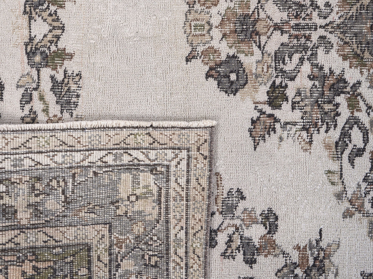 8680, Turkish Isparta Area Rug