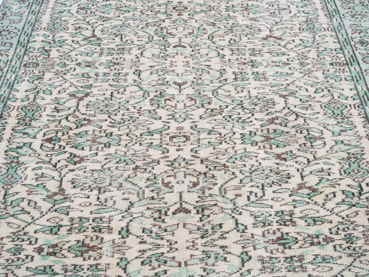 8762, Turkish Manisa Area Rug