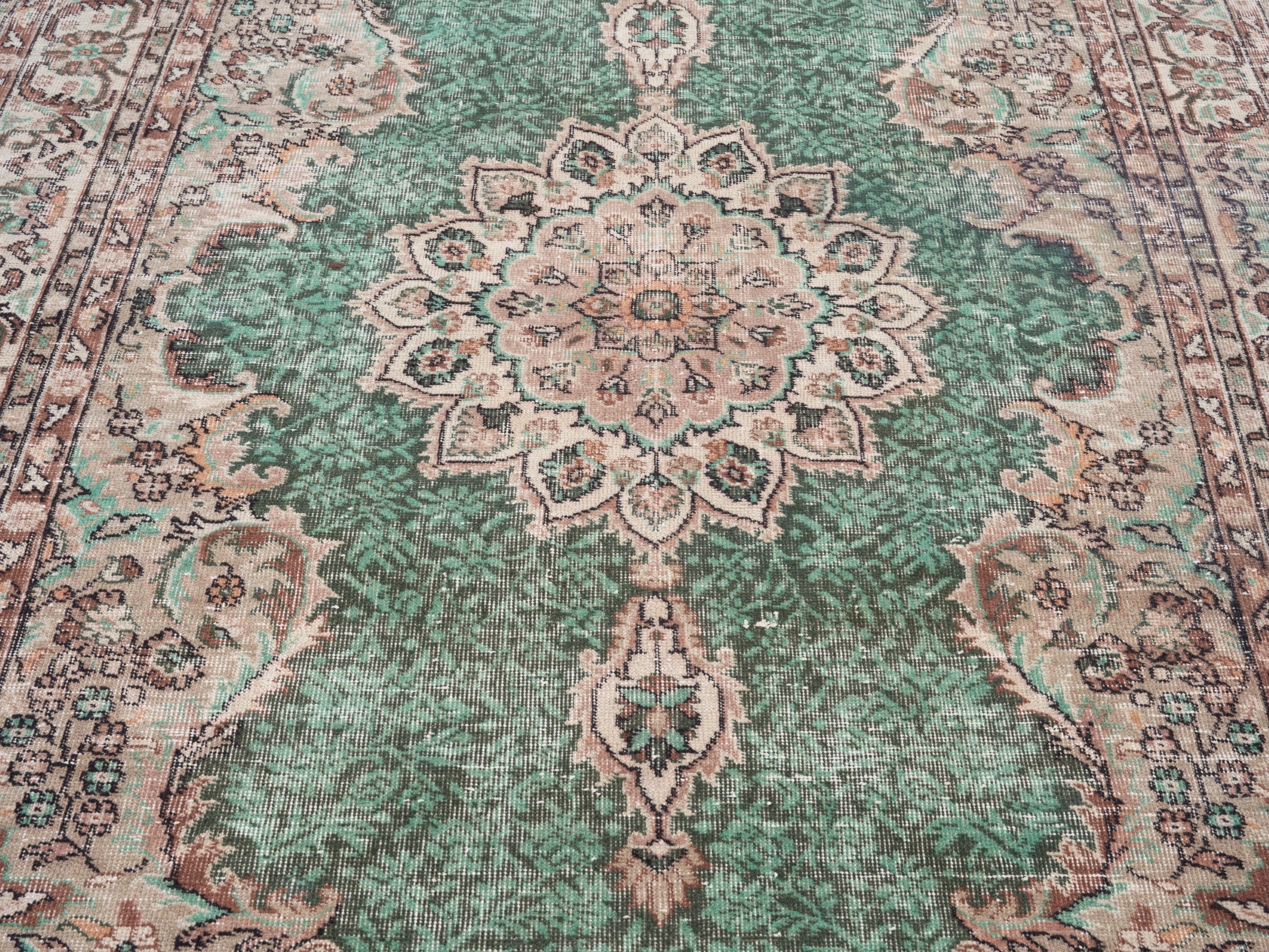 Turkish Isparta area rug in emerald and beige, view 4 of 10