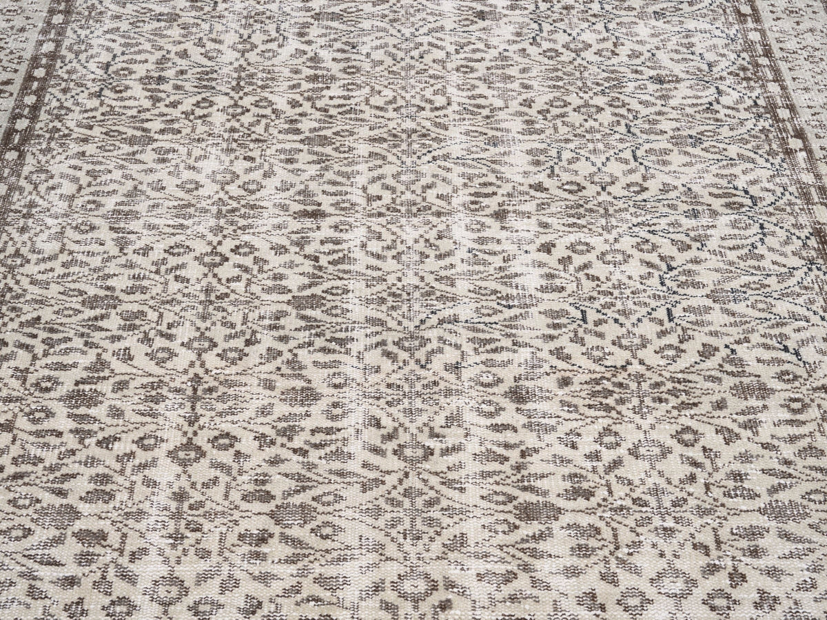 8728, Turkish Manisa Area Rug