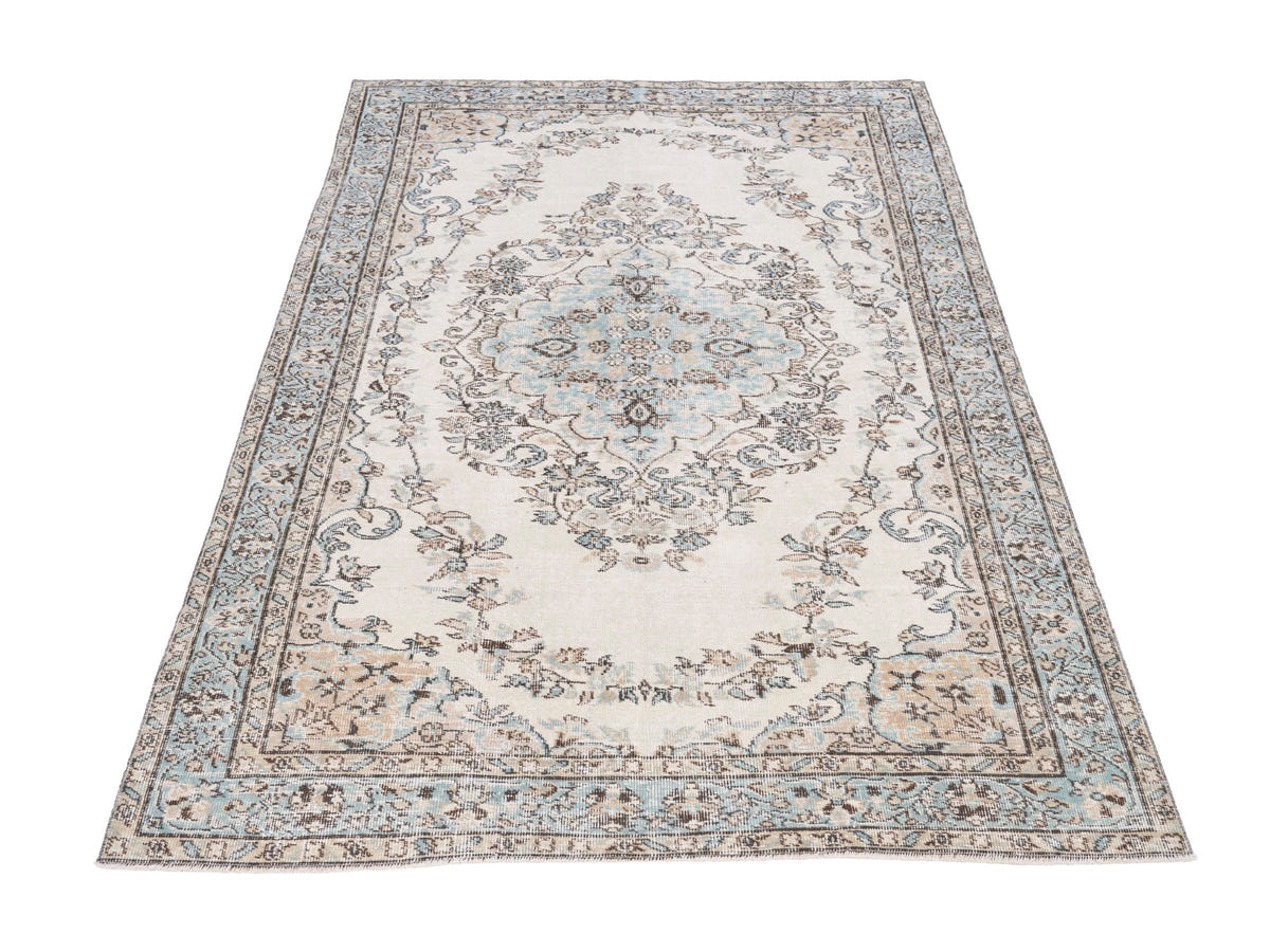 8702, Turkish Isparta Area Rug