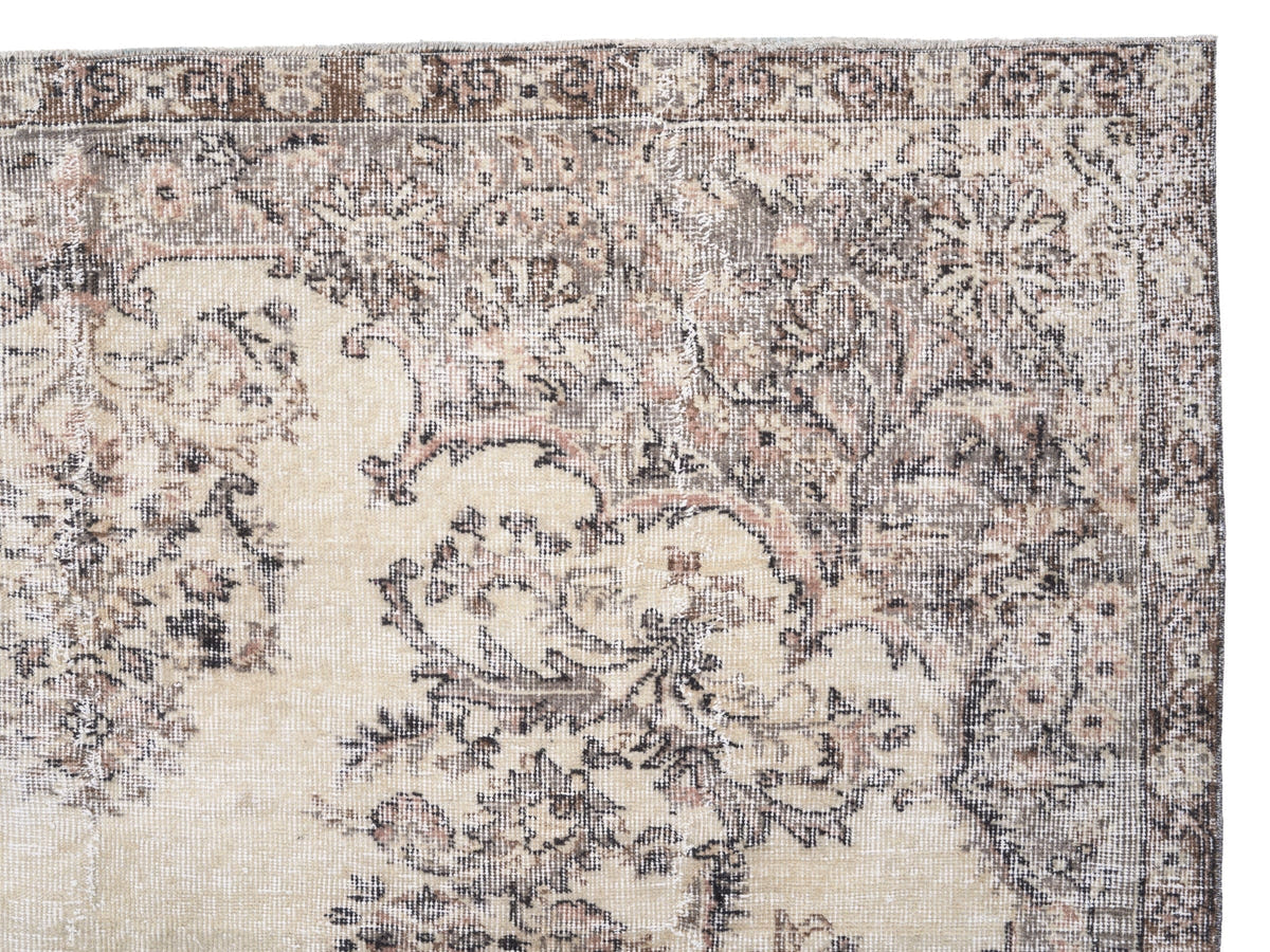 8698, Turkish Isparta Area Rug