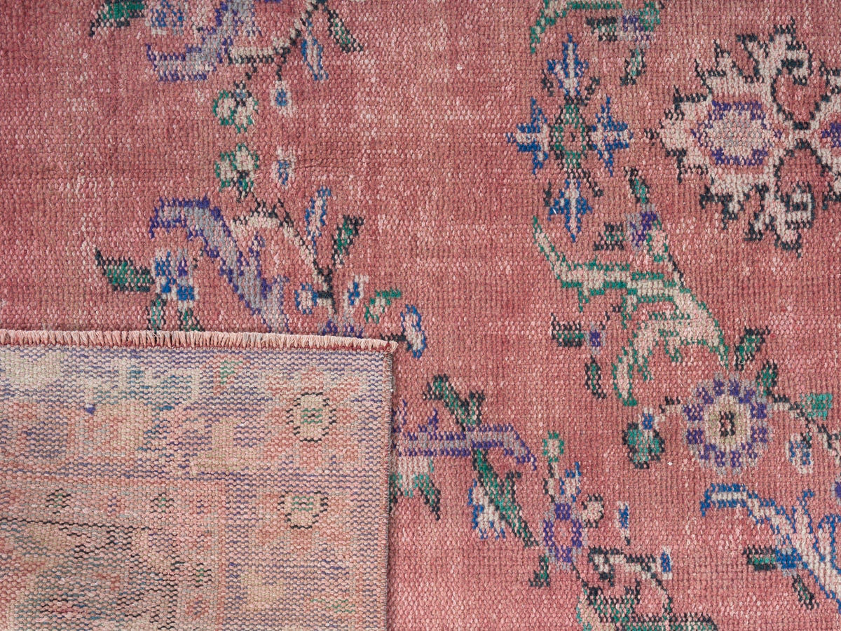 8686, Turkish Manisa Area Rug
