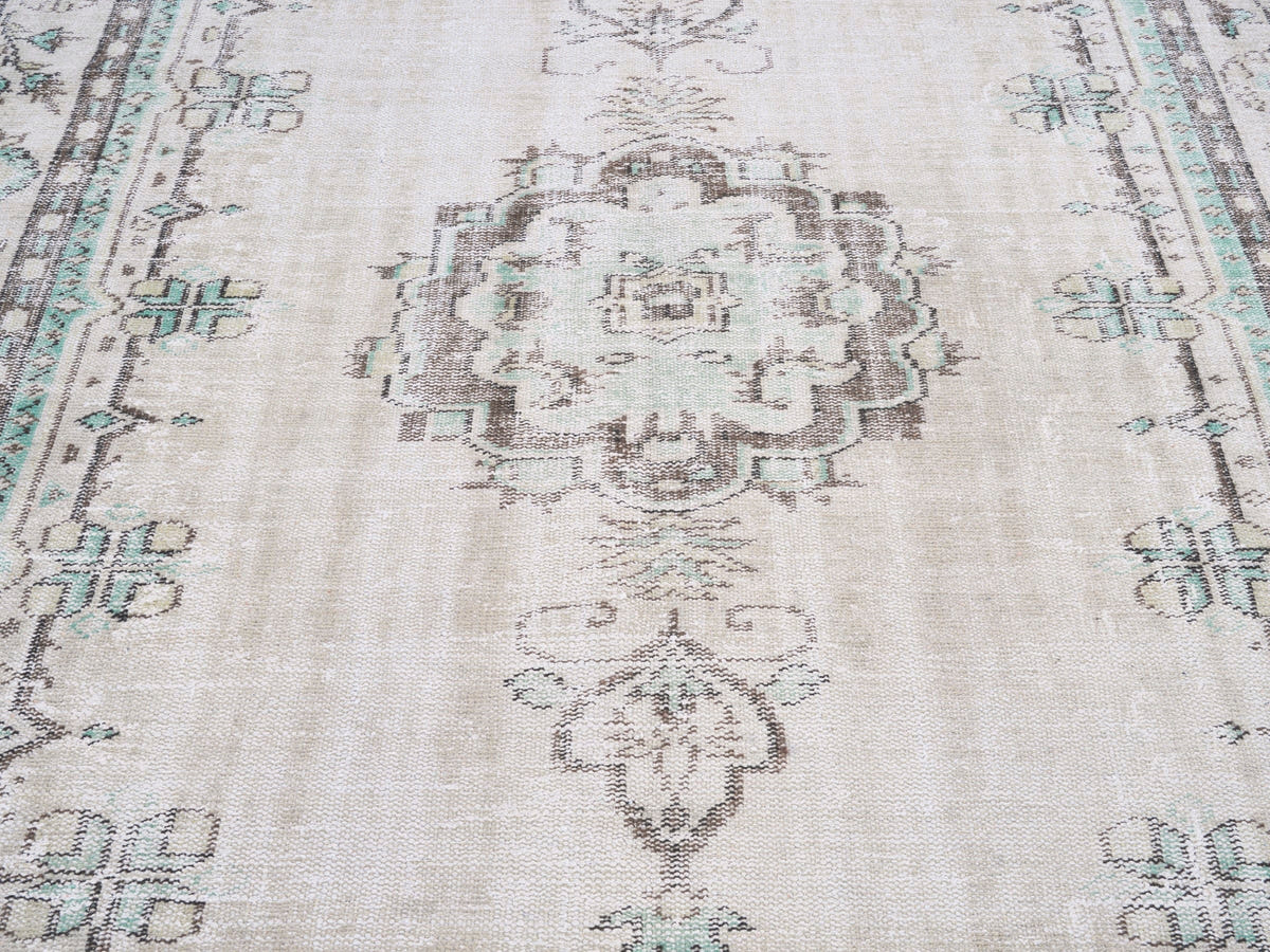 8683, Turkish Manisa Area Rug
