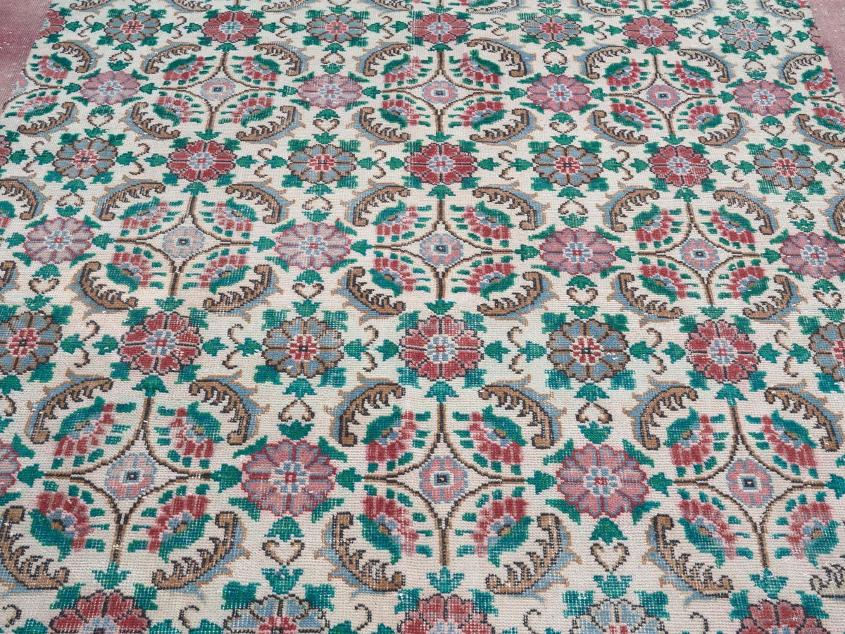 8679, Turkish Isparta Area Rug