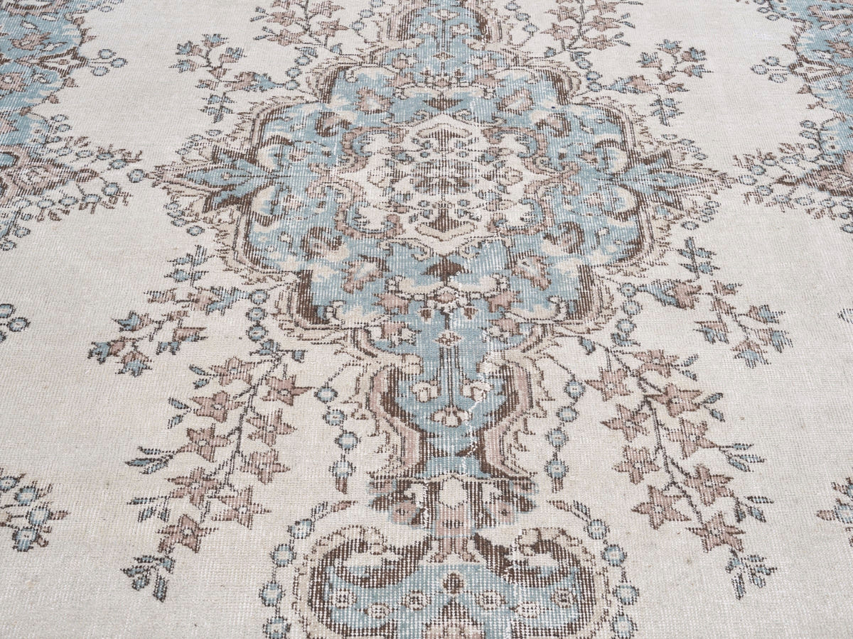 8667, Turkish Isparta Area Rug